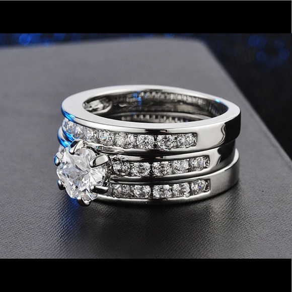 18K White Gold Plated Crystal Ring Set Size 6-9 - Picture 3 of 4